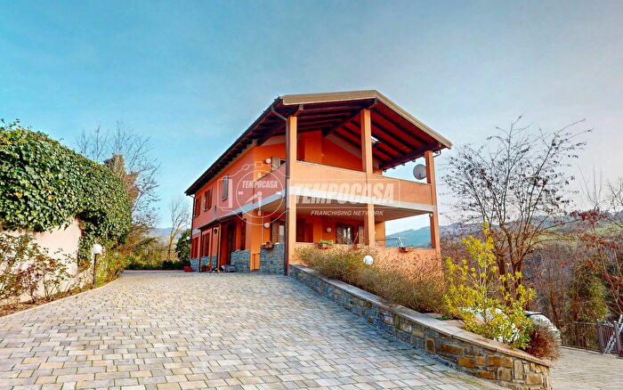 Casa con 10 locali in vendita in Via Val di Sambro, Monzuno