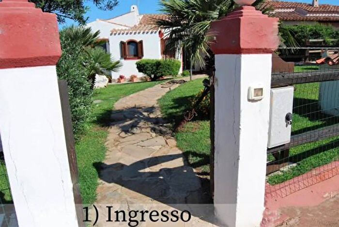 Casa con 6 locali in vendita in Via Limbara, Stintino