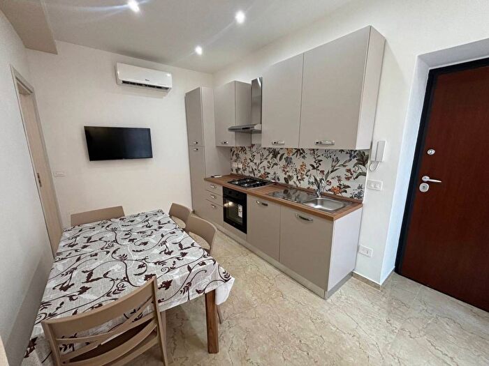 Appartamento trilocale in affitto in Via Francesco Mauceri, Gelone Cadorna, Siracusa