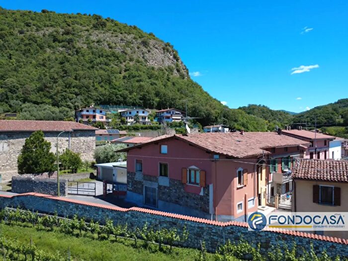 Appartamento bilocale in vendita in Via Regina Elena, Provaglio D'Iseo