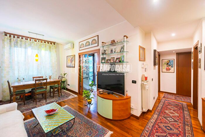 Appartamento trilocale in vendita in Via Antonio Panizzi, Milano