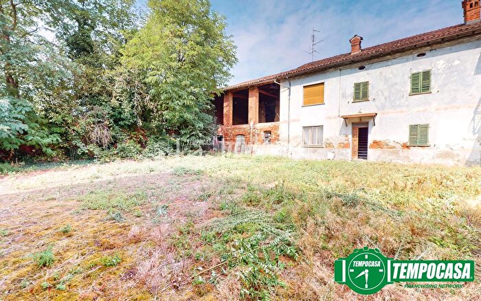 Casa con 8 locali in vendita in Via Marconi, Predosa