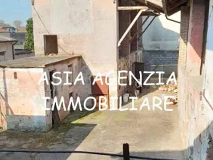 Casa quadrilocale in vendita in Via Alessandro Manzoni, Borgo San Giacomo