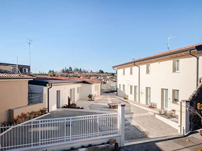 Appartamento bilocale in affitto in Via Castello, Centro, Sona