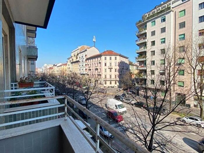 Appartamento trilocale in vendita in Via Sardegna Milano, Milano