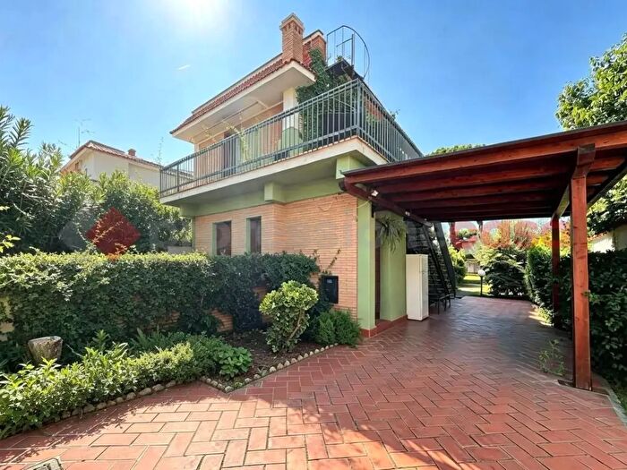 Casa quadrilocale in vendita in Lido di Venere, Terracina