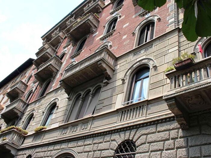 Appartamento trilocale in affitto in via Ruggiero Settimo, Washington, Milano