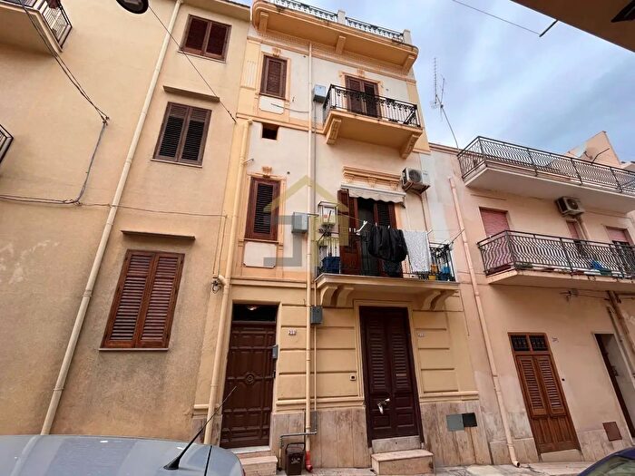 Appartamento trilocale in vendita in Via Roma, Castellammare Del Golfo