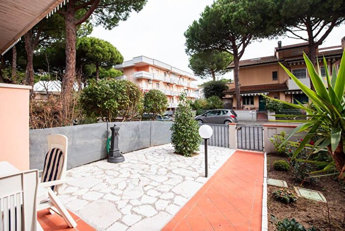 Appartamento trilocale in affitto in Via Teseo, Pinarella, Cervia