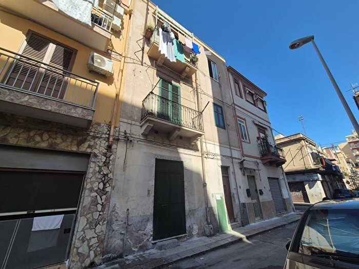 Appartamento trilocale in affitto in Via Crociferi, Noce, Palermo