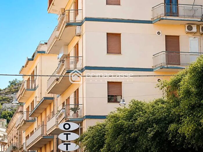 Appartamento con 5 locali in vendita in Modica