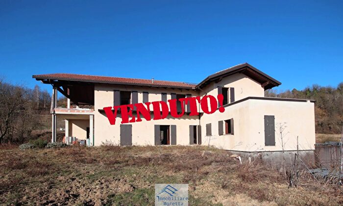 Casa con 6 locali in vendita in Niella Belbo, Niella Belbo