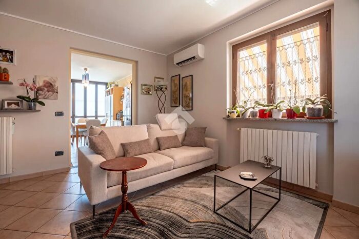 Appartamento con 5 locali in vendita in Via Asiago, Chieri