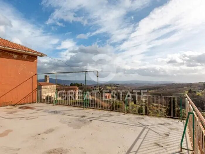 Casa con 6 locali in vendita in Via del Tamburino, Cetona