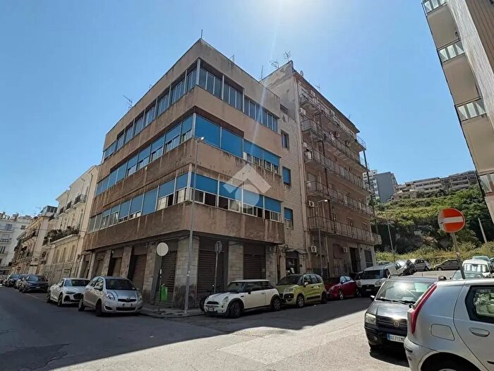 Appartamento trilocale in vendita in Via Maffei, Messina