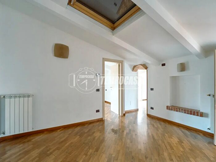 Appartamento trilocale in vendita in Via Caduti del Borgo, Cremona