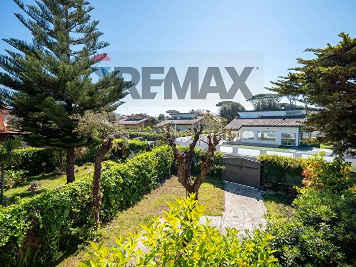 Casa con 5 locali in vendita in Via Loano, Fiumicino