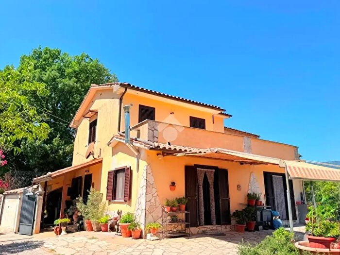 Casa quadrilocale in vendita in Via Tascione, Montasola