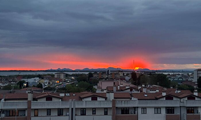 Appartamento con 8 locali in affitto in Viale Padova Chioggia Ve, Chioggia