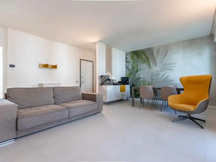 Appartamento trilocale in vendita in Via l da Vinci, Torre Boldone