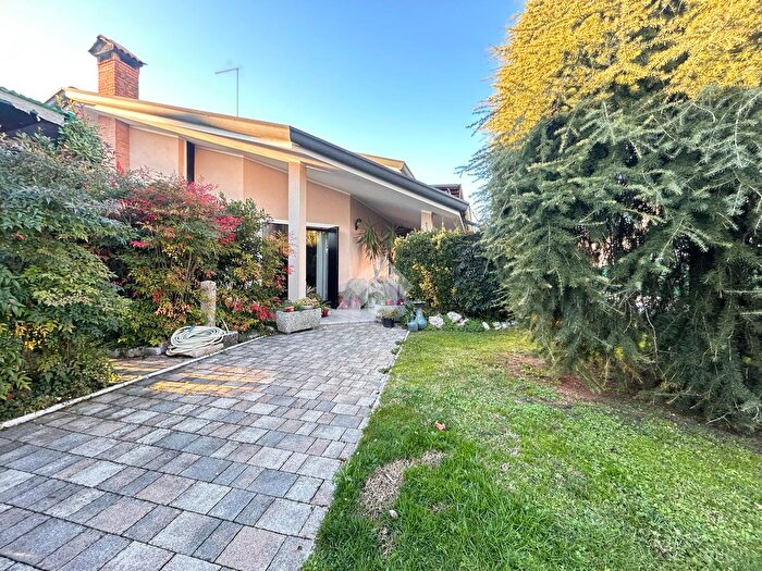 Casa con 5 locali in vendita in Via Castellana, Treviso