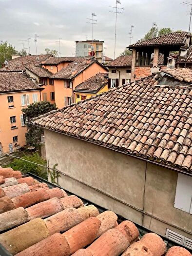 Appartamento con 5 locali in vendita in Piazza Fontanesi, Reggio Emilia