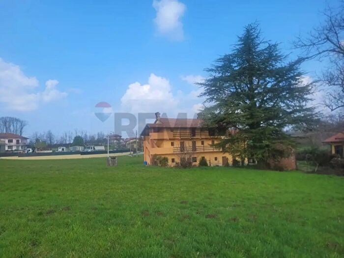 Casa con 5 locali in vendita in Divignano