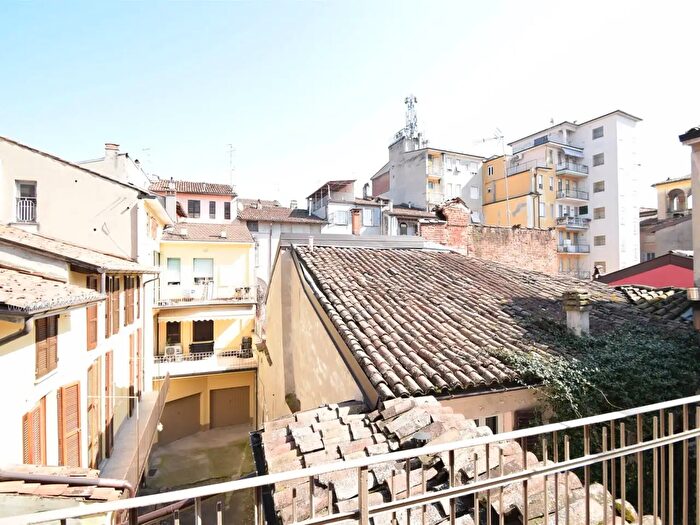 Appartamento con 6 locali in vendita in Piacenza