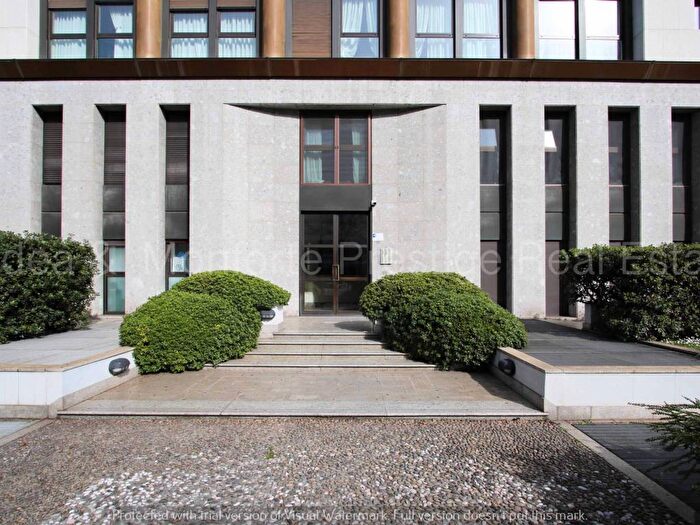 Appartamento trilocale in affitto in Via Vivaio, Palestro, Milano