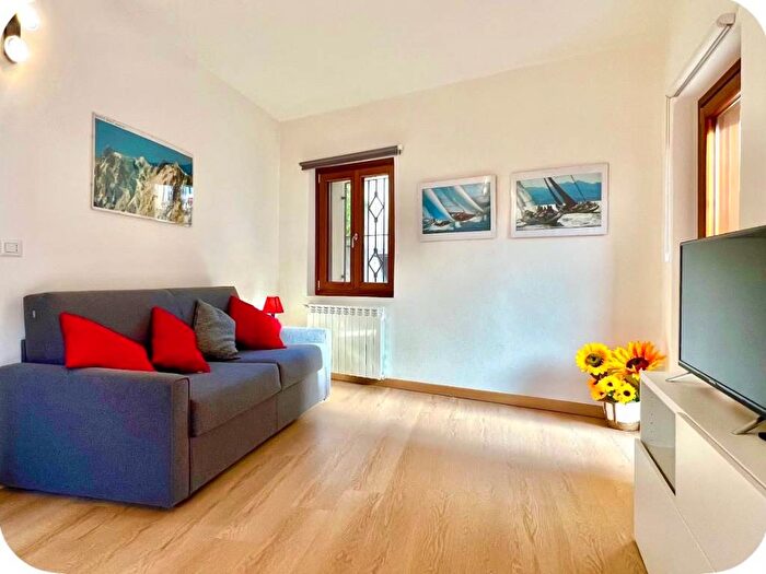 Appartamento monolocale in affitto in Via Castelfidardo, Suna, Verbania