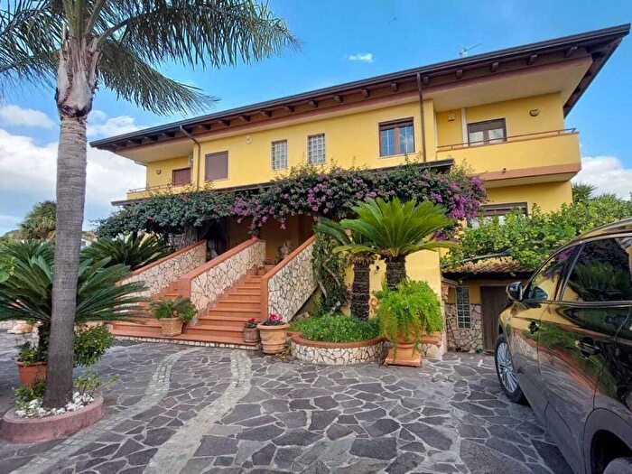 Casa con 6 locali in affitto in Via Apollo, Licinella Torre Di Paestum, Capaccio Paestum