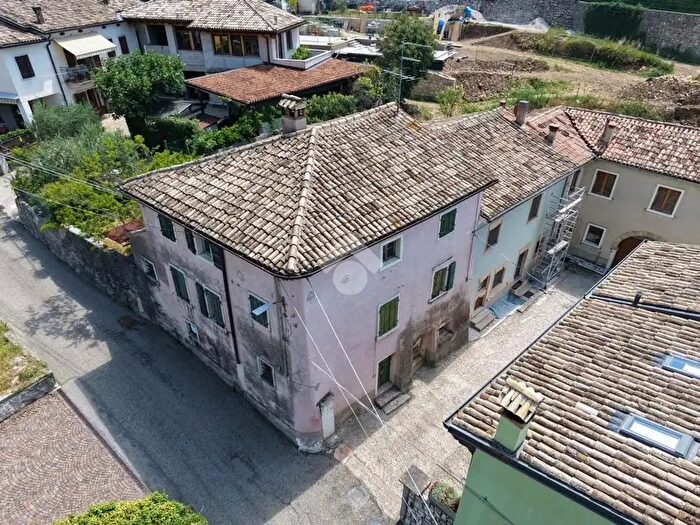 Casa con 6 locali in vendita in Località Vilmezzano, Caprino Veronese