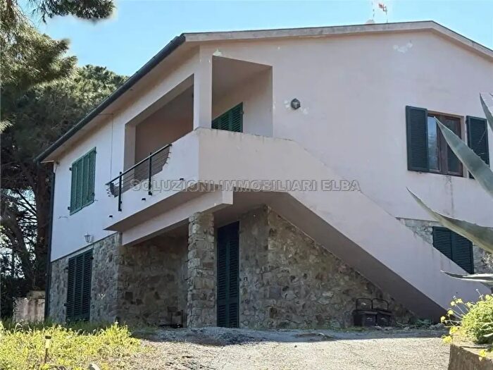 Casa con 10 locali in vendita in Portoferraio