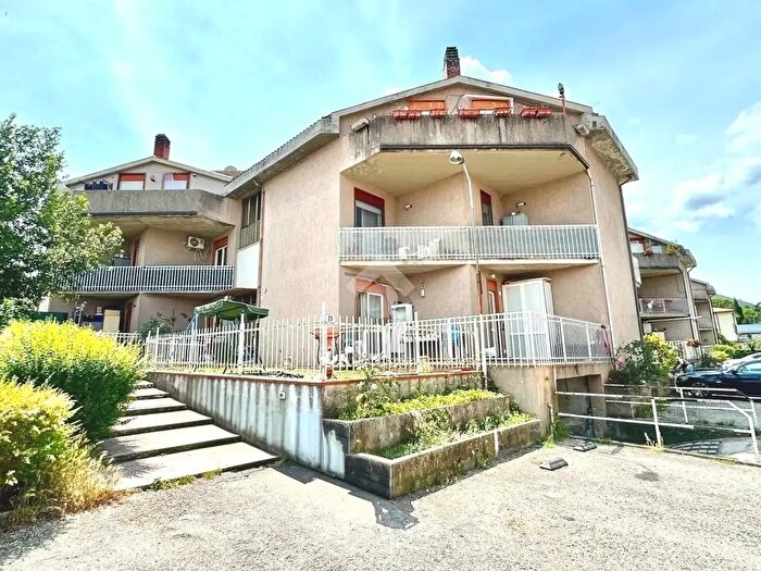 Appartamento trilocale in vendita in Loc Santo Chiodo, Spoleto