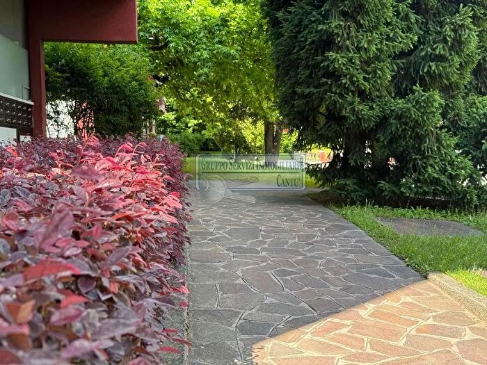 Appartamento trilocale in vendita in Via Meucci Snc Cantu, Cantu