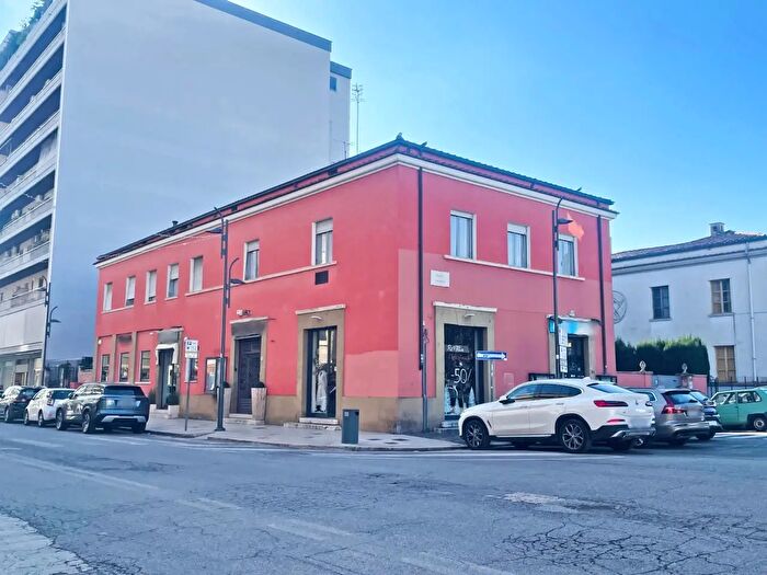 Appartamento con 5 locali in vendita in Piazza San Marco, Latina