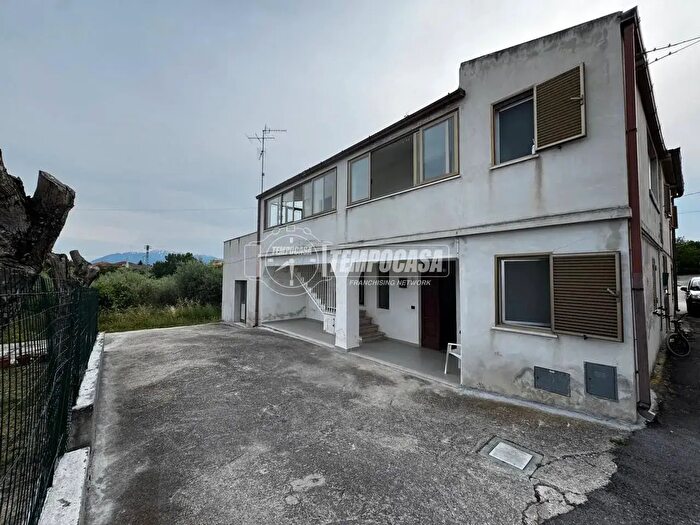 Casa quadrilocale in vendita in Contrada Cerreto, Miglianico