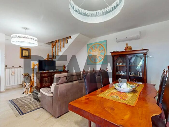 Casa con 7 locali in vendita in Piazza Chiesa di Murta, Genova
