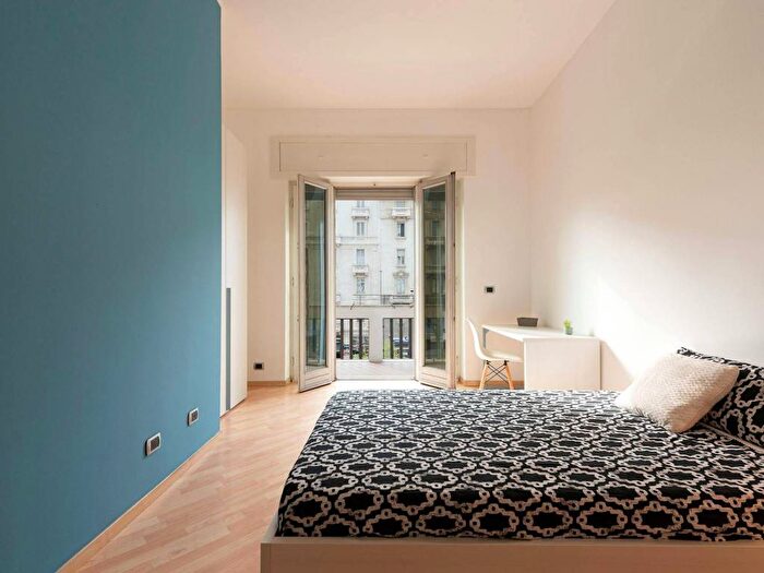 Appartamento con 5 locali in affitto in Via Andrea Costa, Pasteur, Milano