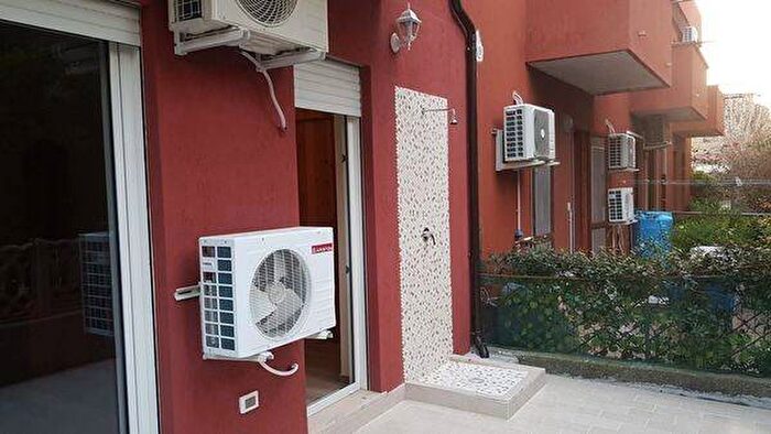 Appartamento trilocale in affitto in Via Calabretta, Soverato Marina, Soverato