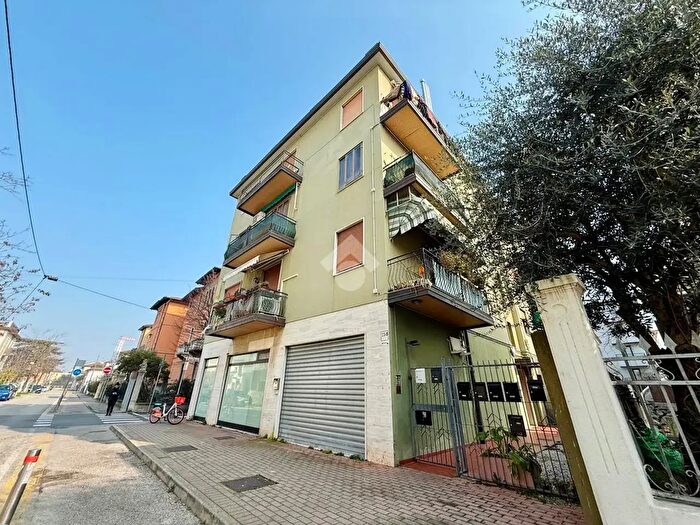 Appartamento trilocale in vendita in Via Monte S Michele, Venezia