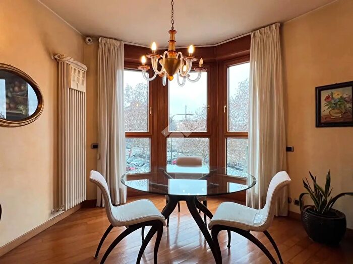 Appartamento trilocale in vendita in Via Rembrandt, Milano