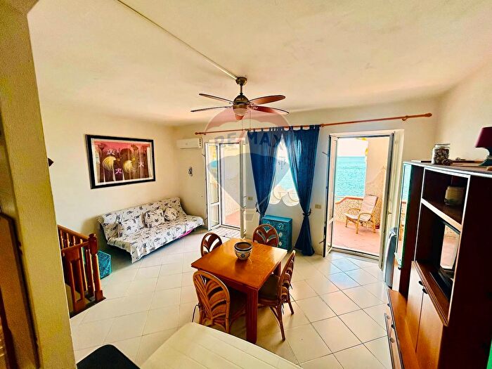 Appartamento con 5 locali in vendita in Via Giovanni Mazzella, Forio