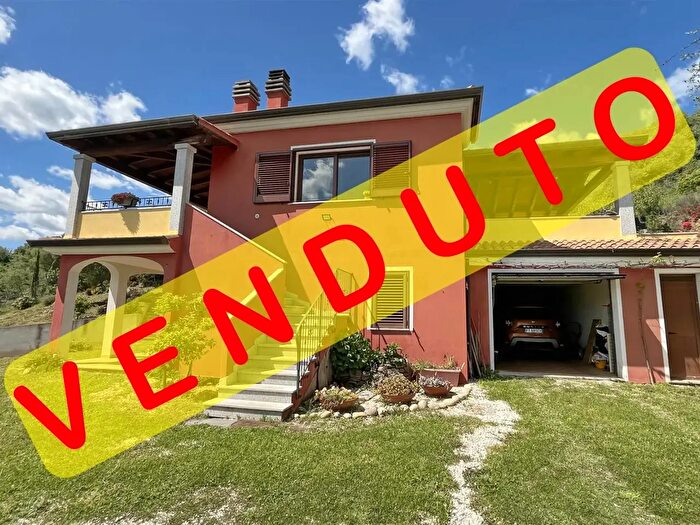 Casa con 6 locali in vendita in Torpè