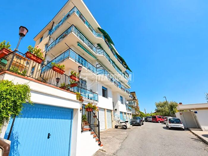 Appartamento trilocale in vendita in Via Bruciati, Albissola Marina