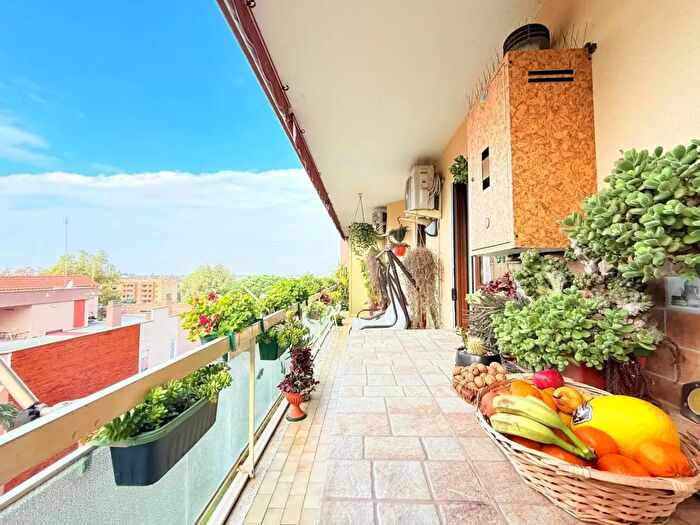 Appartamento trilocale in vendita in Via Vincenzo Petra, Roma