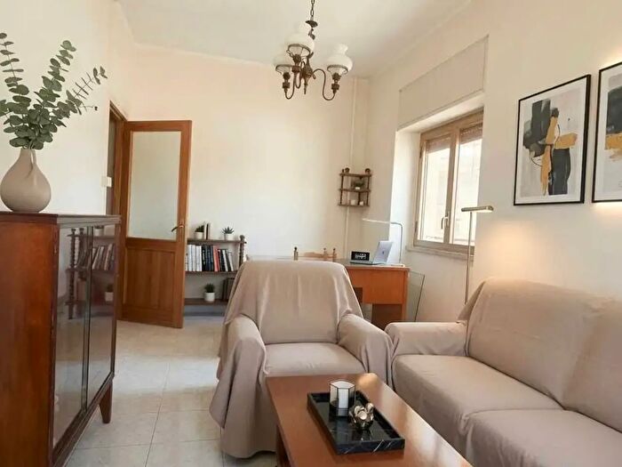Appartamento trilocale in vendita in Via Leopoldo Nobili, Catania