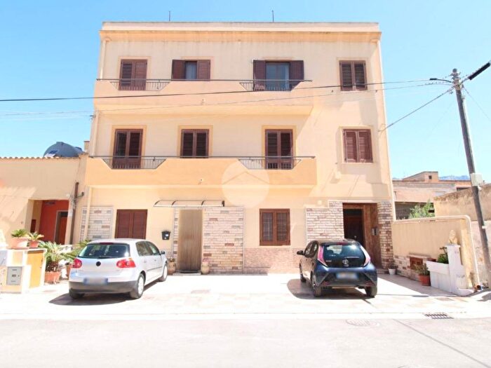 Appartamento quadrilocale in affitto in Via Melchiorre Barbara, Centro, Trapani