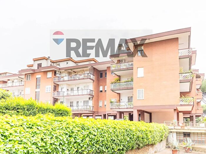 Appartamento con 5 locali in vendita in Via Anagnina, Roma