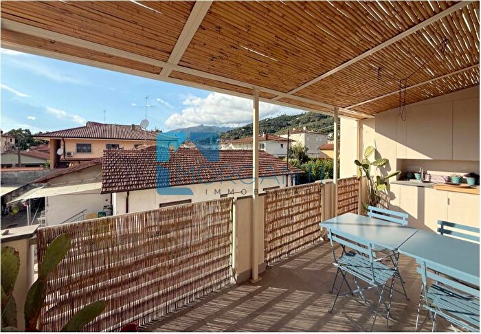 Appartamento trilocale in vendita in Pietrasanta